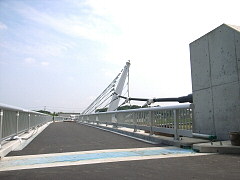 今田で架設中の橋