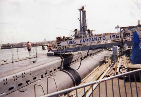 アメリカ海軍潜水艦　SS383　パンパニト 艦橋を斜め後方より１